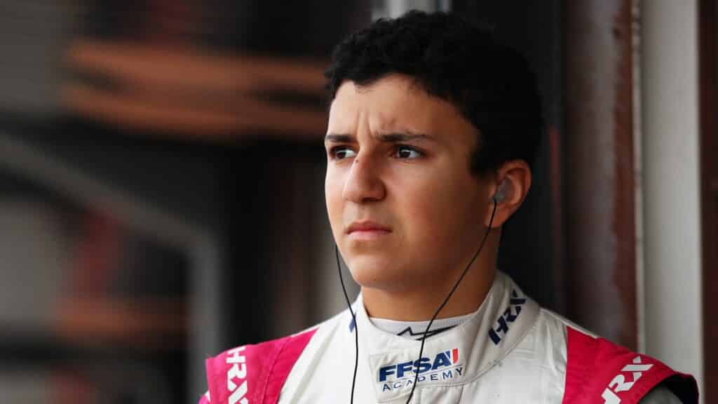 - Isack Hadjar relève le défi de la F2 avec Hitech GP et Red Bull »