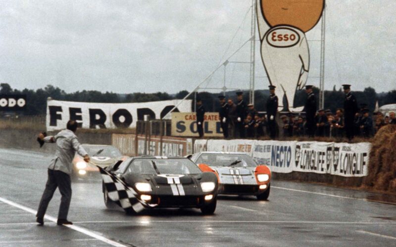 - John Wickham, propriétaire de l'équipe Bentley qui a remporté la course du Mans, décède à l'âge de 73 ans.