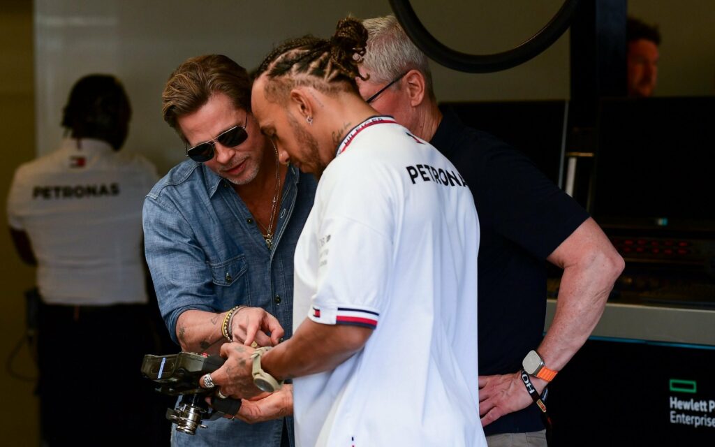 - Brad Pitt Racing au Grand Prix de Grande-Bretagne : découvrez son film sur la F1